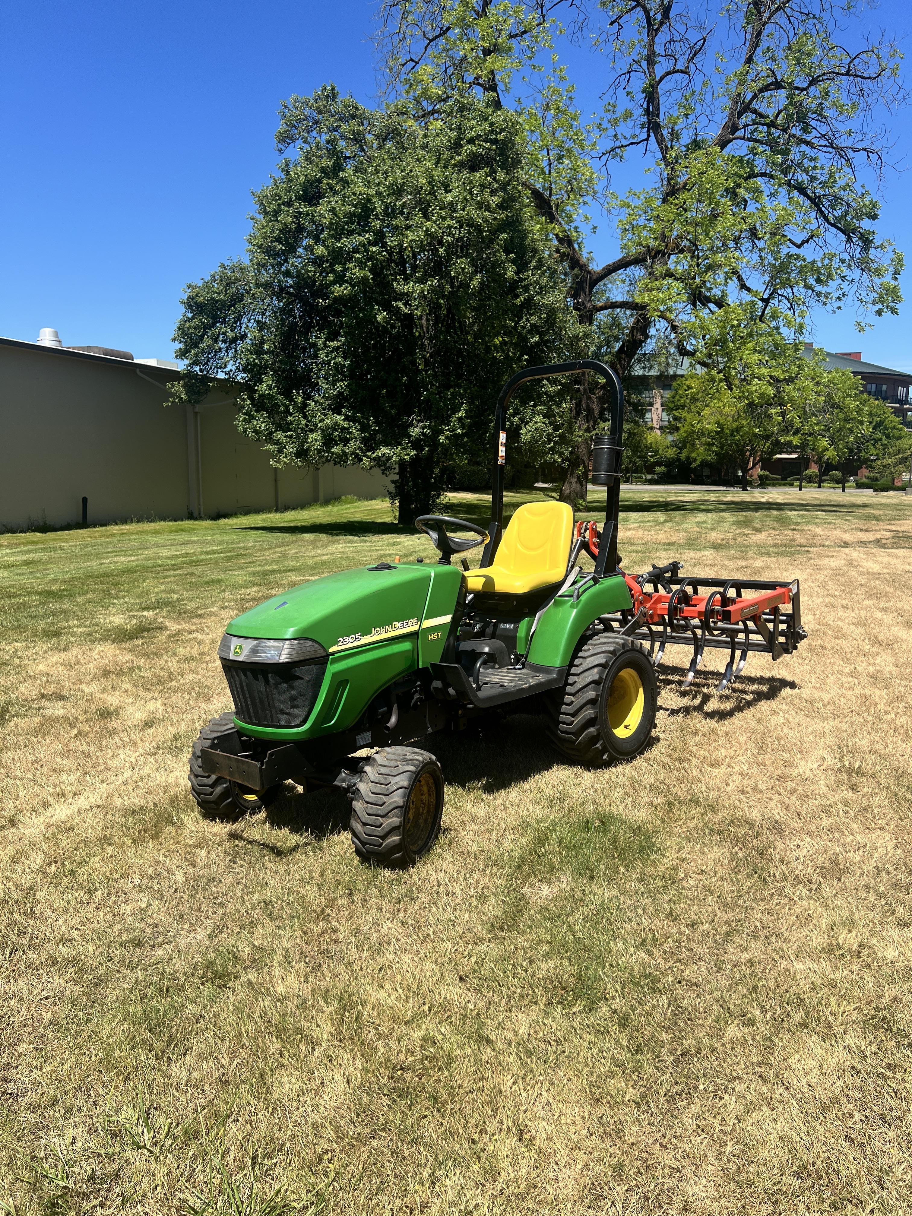 2009 John Deere 2305 in Issaquah, WA