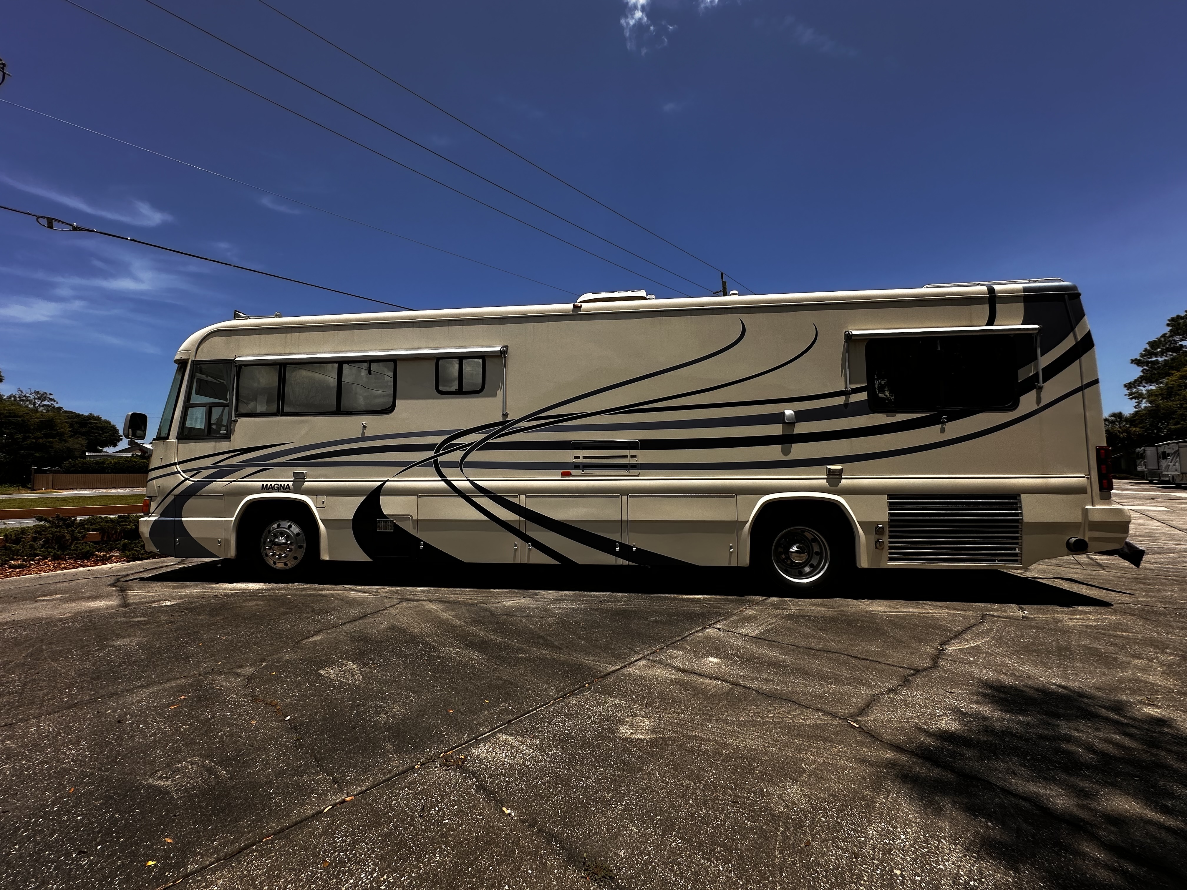 1997 Country Coach Magna 360 Tribute in ormond beach FL
