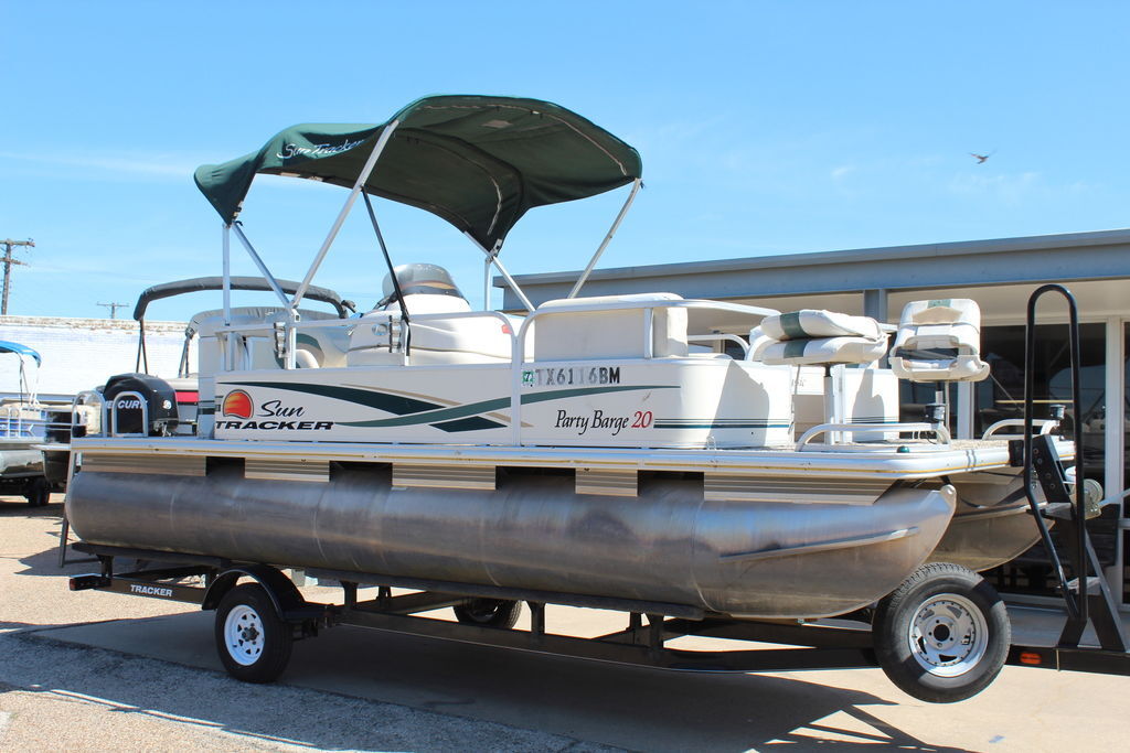 2011 Tracker PARTY BARGE 20 in hurst TX