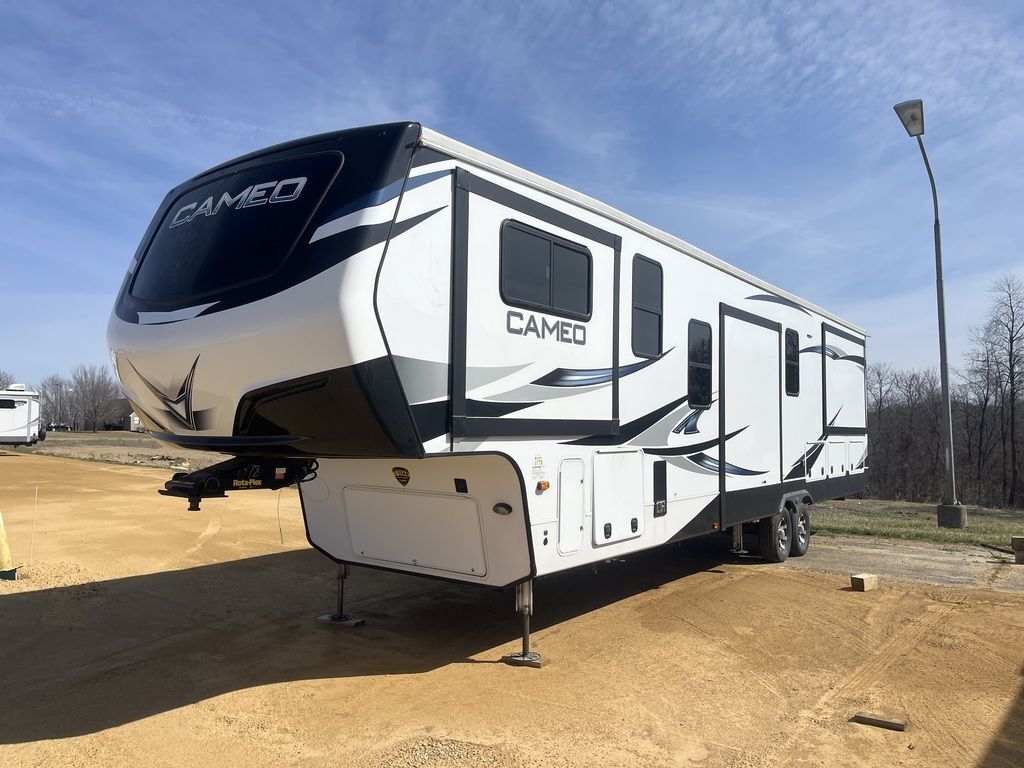 2021 Crossroads Rv Cameo CE4031FL in dubuque IA