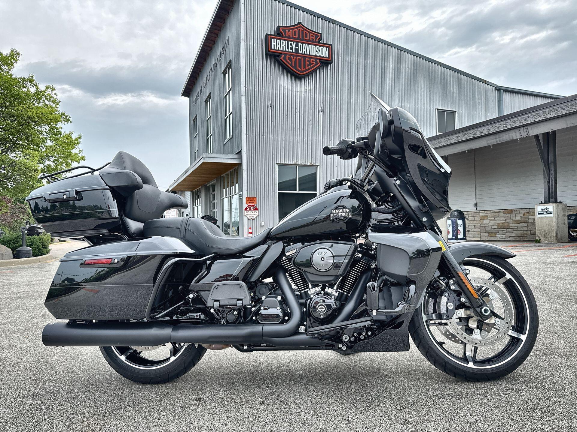 2025 Harley-Davidson Street Glide Ultra BASE in Milwaukee, WI