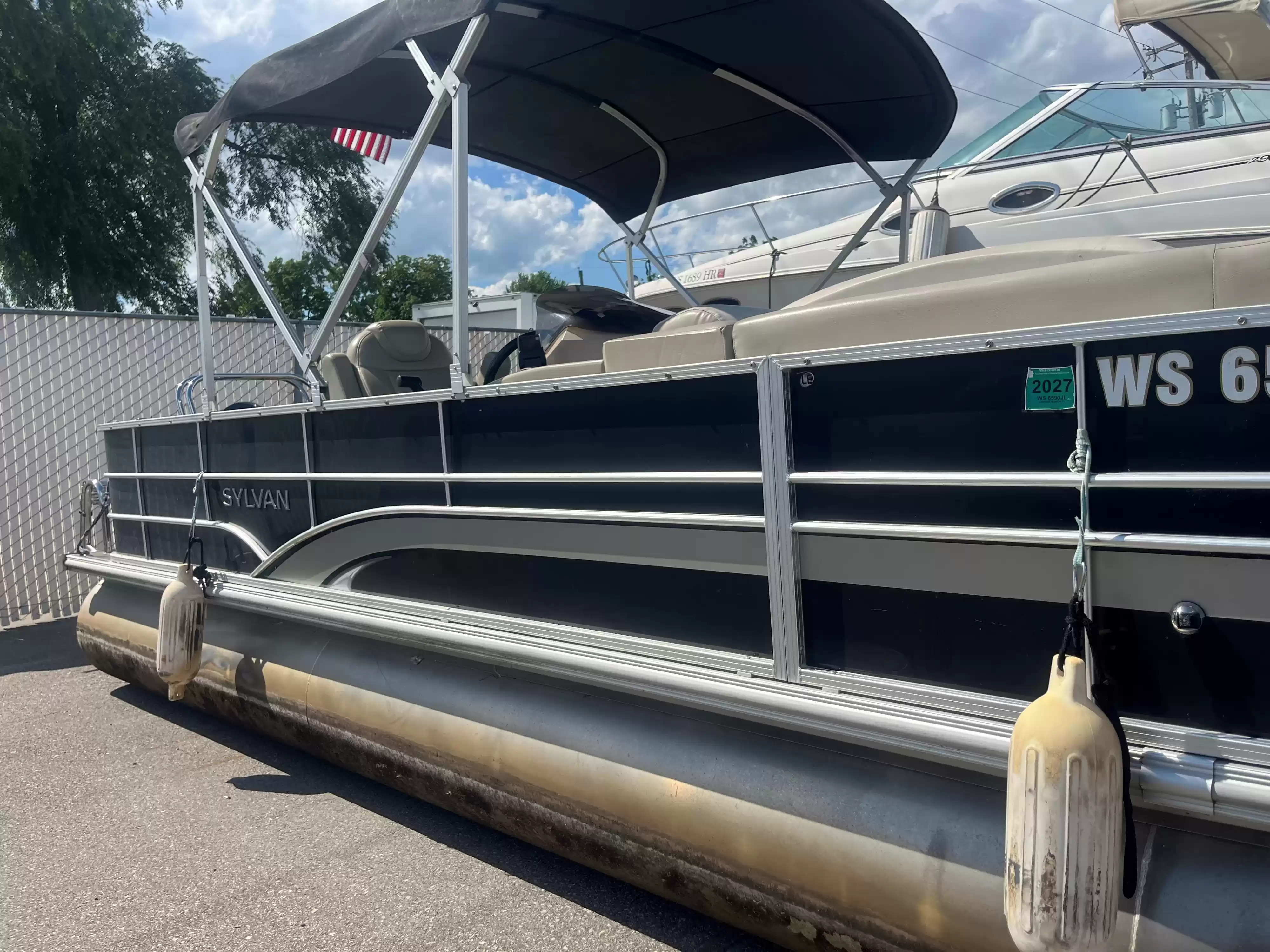 2015 Sylvan 8522 CNF in la crosse WI