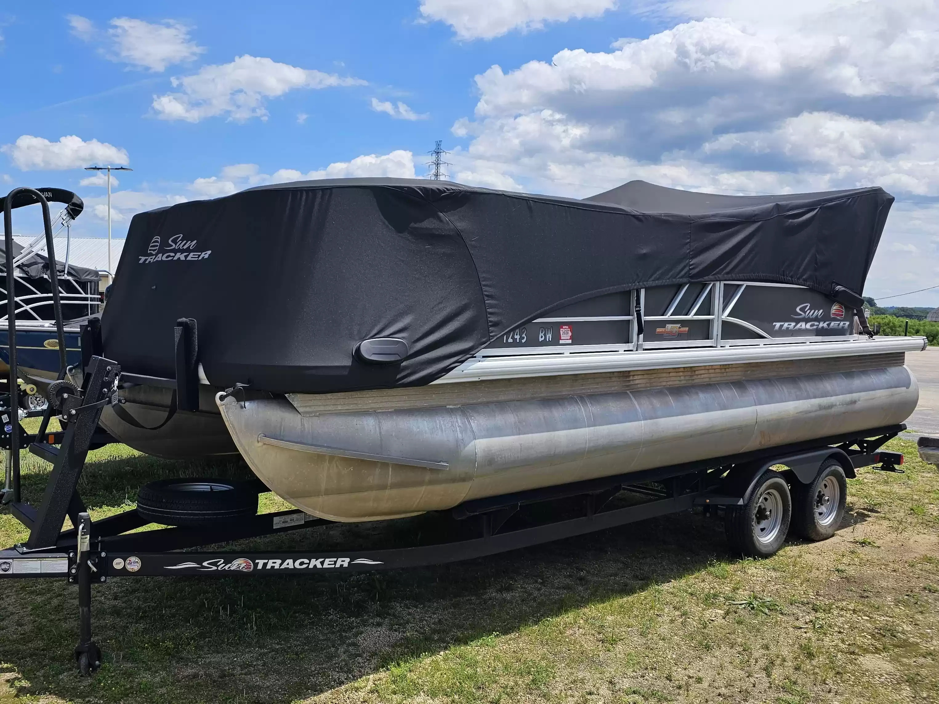 2023 Suntracker PB20 in dubuque IA