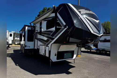 2021 Grand Design Momentum 397TH in fife WA