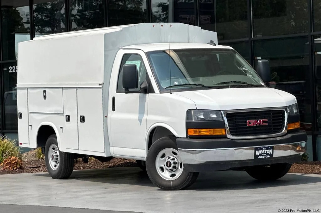 2025 GMC Savana Cutaway 3500 in Gresham, OR