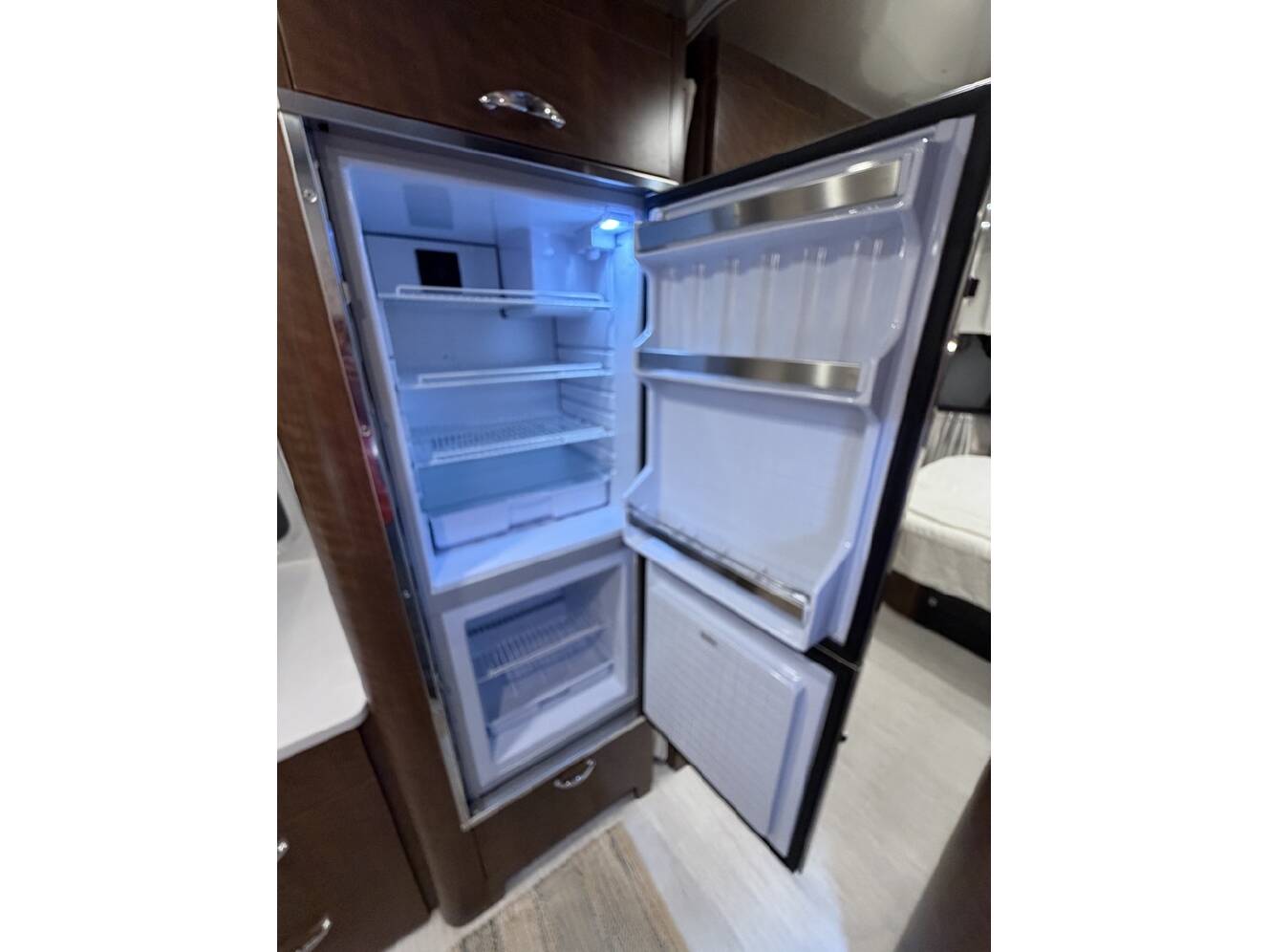 A photo of this 2021 Airstream GLOBETROTTER 25FBQ