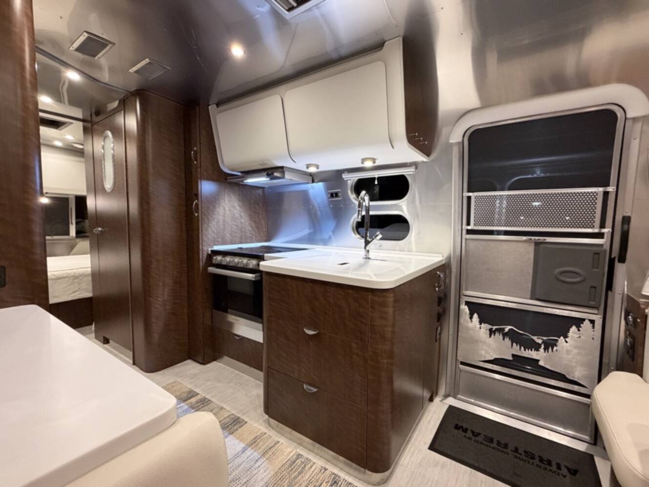 A photo of this 2021 Airstream GLOBETROTTER 25FBQ