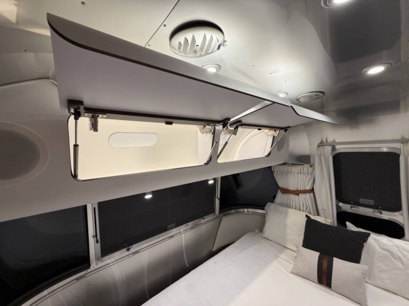 A photo of this 2021 Airstream GLOBETROTTER 25FBQ