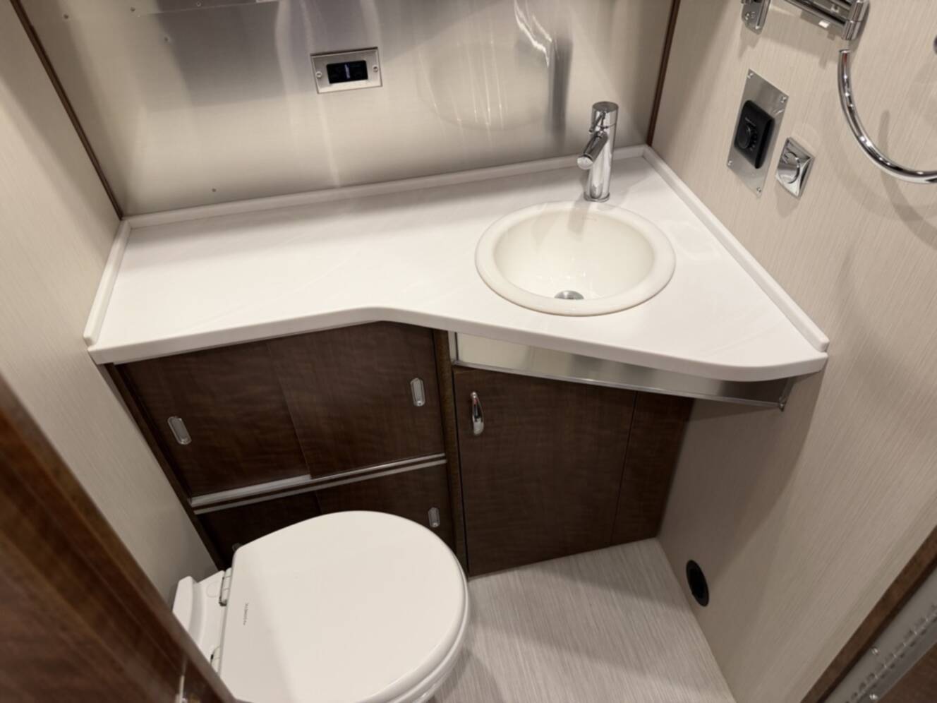 A photo of this 2021 Airstream GLOBETROTTER 25FBQ