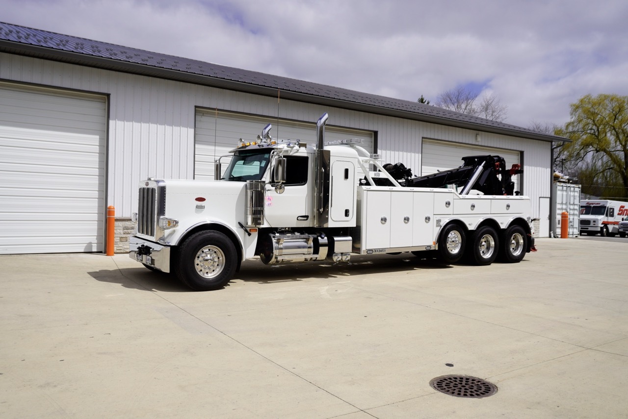 2025 Peterbilt 589S CENTURY 9055XL 50-TON WRECKER in Waterford, WI