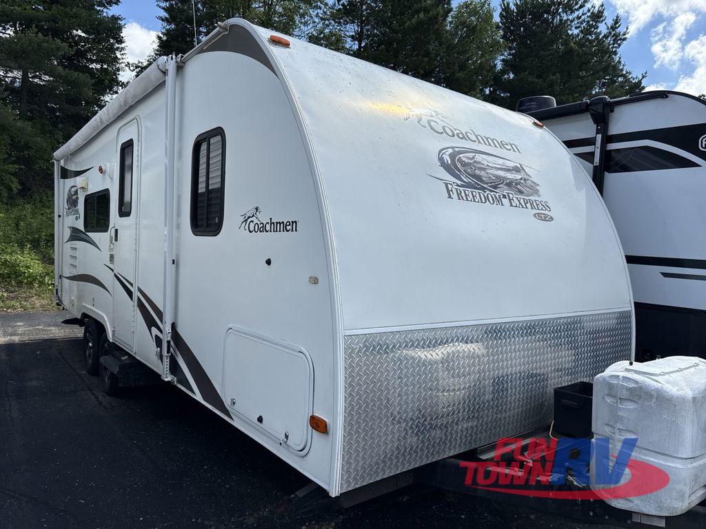 2013 Coachmen Rv Freedom Express 230BH in rockford MI