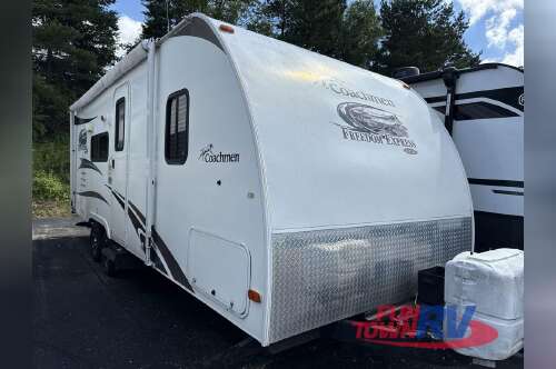 2013 Coachmen Rv Freedom Express 230BH in rockford MI