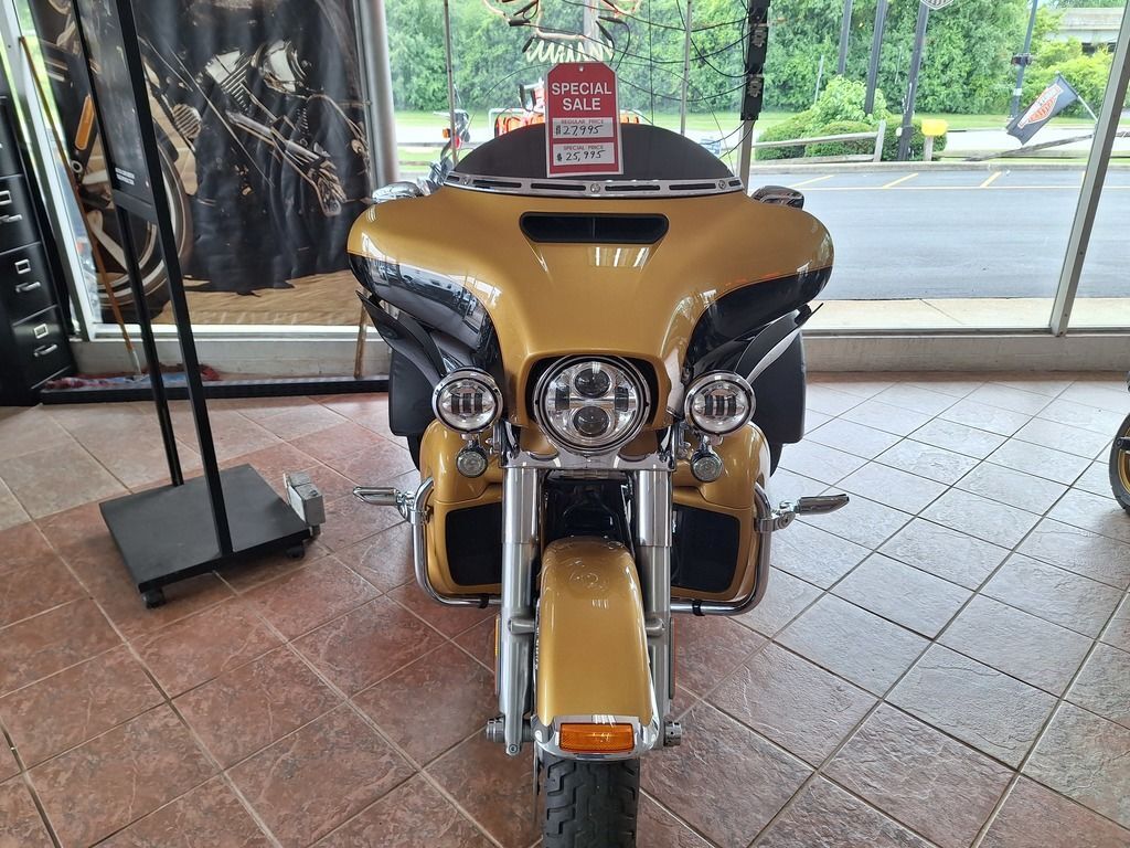 2017 Harley-Davidson® FLHTCUTG - Tri Glide® Ultra ULTRA CLASSIC in Bedford Heights, OH