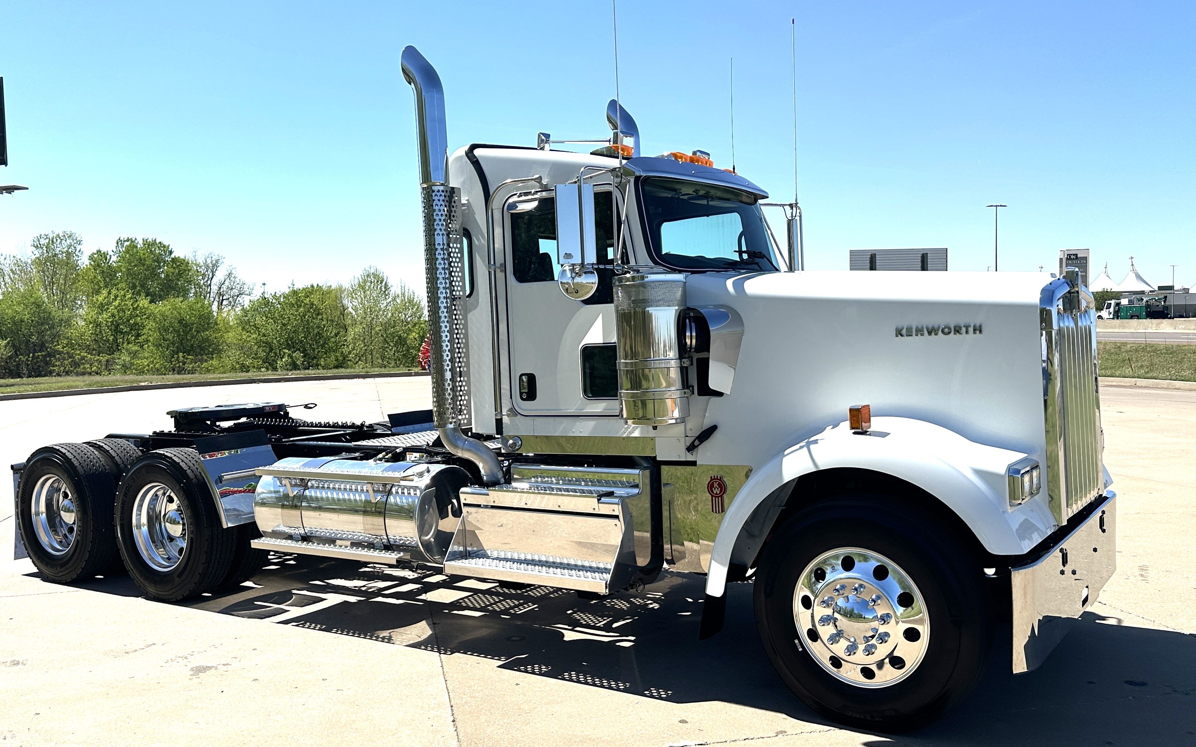 2027 KENWORTH W900L in Oklahoma City, OK