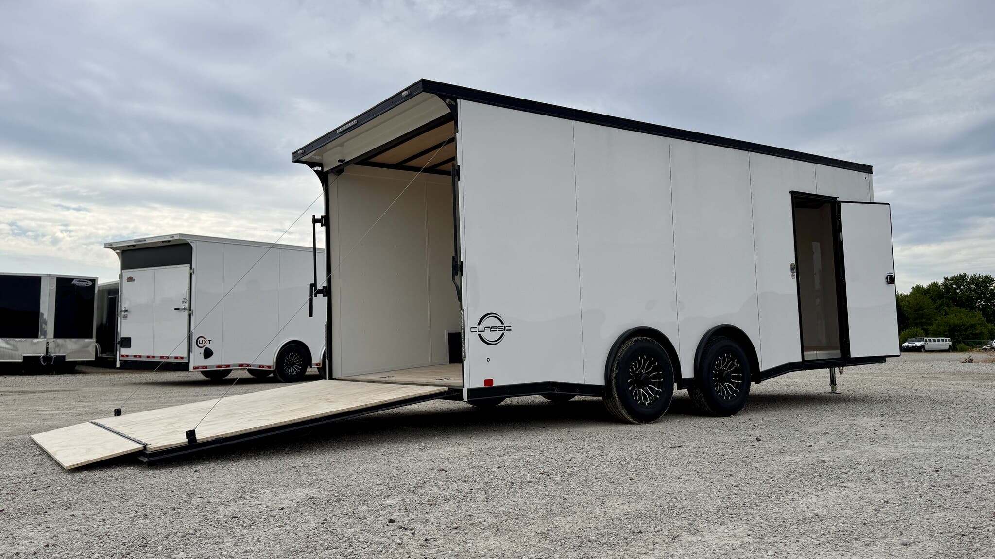 2026 United Trailers CLA 8.5 x 23 V Nose - Classic Car Hauler - in Goodfield, IL