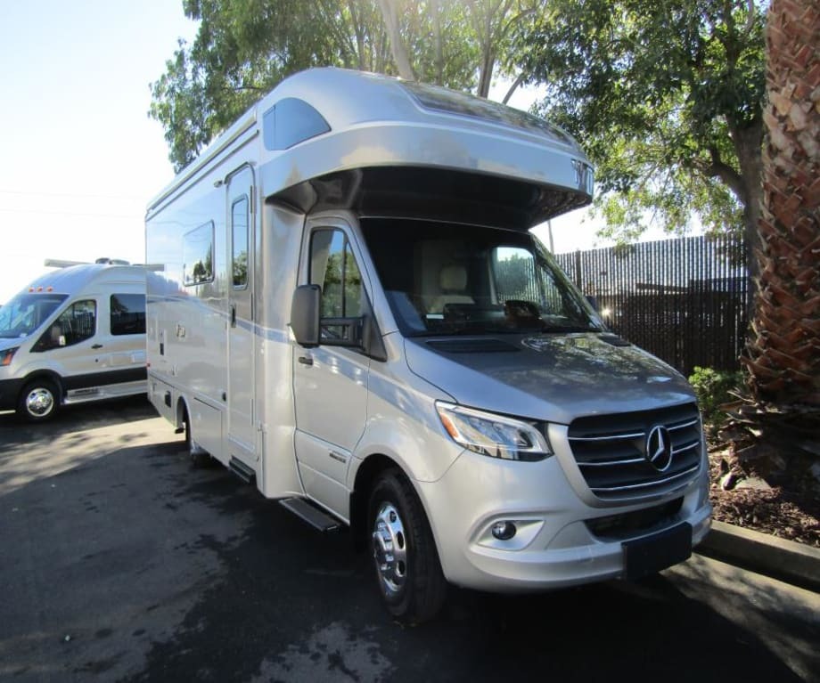 2026 Winnebago VIEW WM524D RV