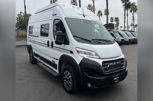 2027 Winnebago SOLIS BUT59P in san diego CA