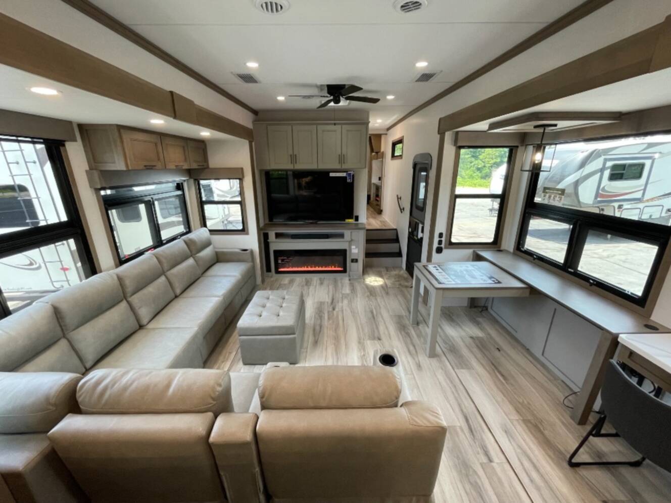 A photo of this 2026 Kz Durango Gold G390MLQ