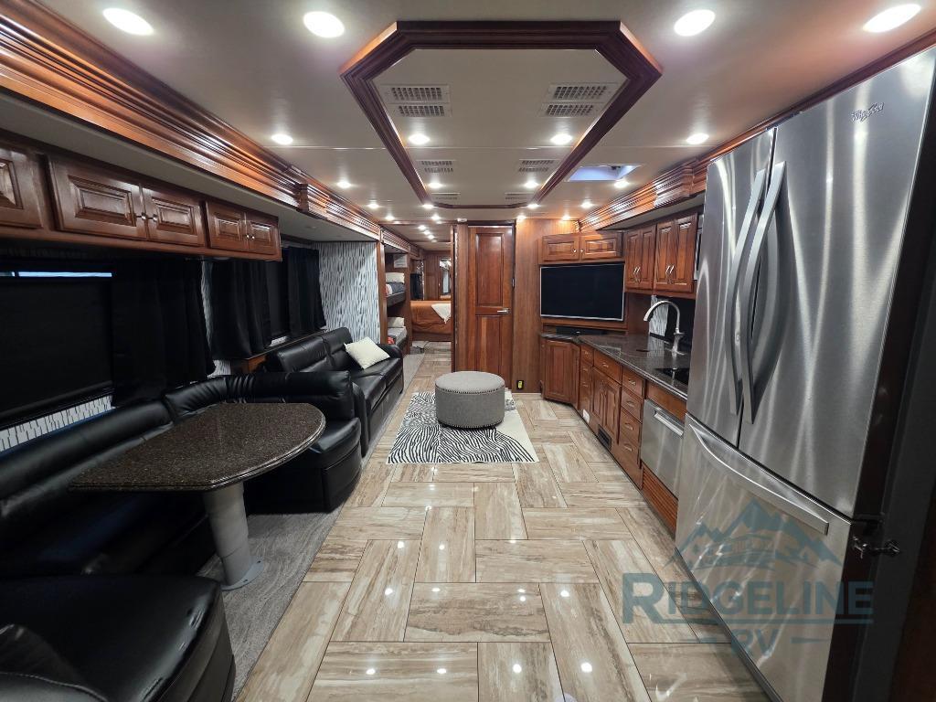 2017 Fleetwood Rv Discovery LXE 40G in argyle TX