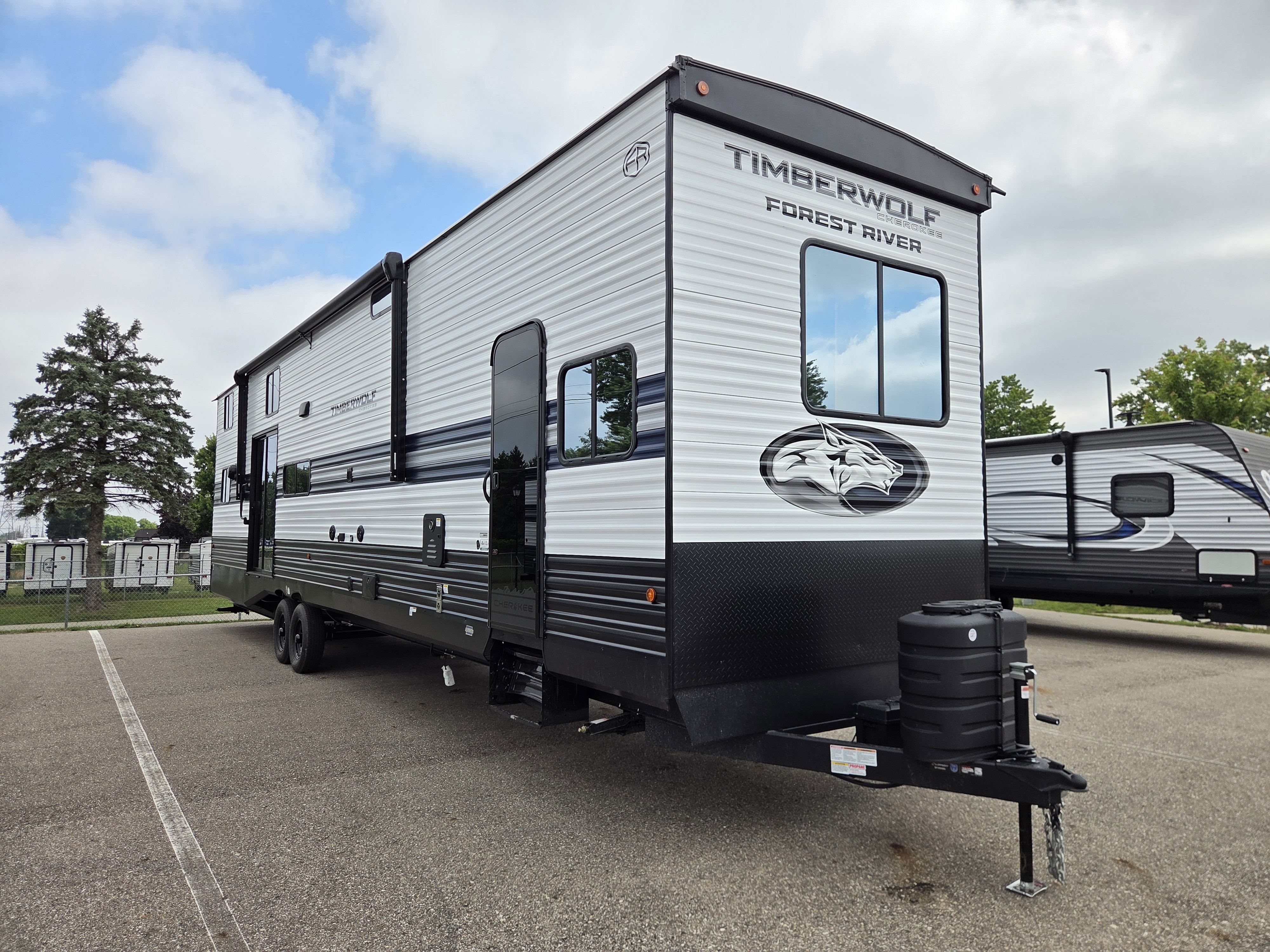 2027 Forest River Cherokee Timberwolf 39DC in grand rapids MI