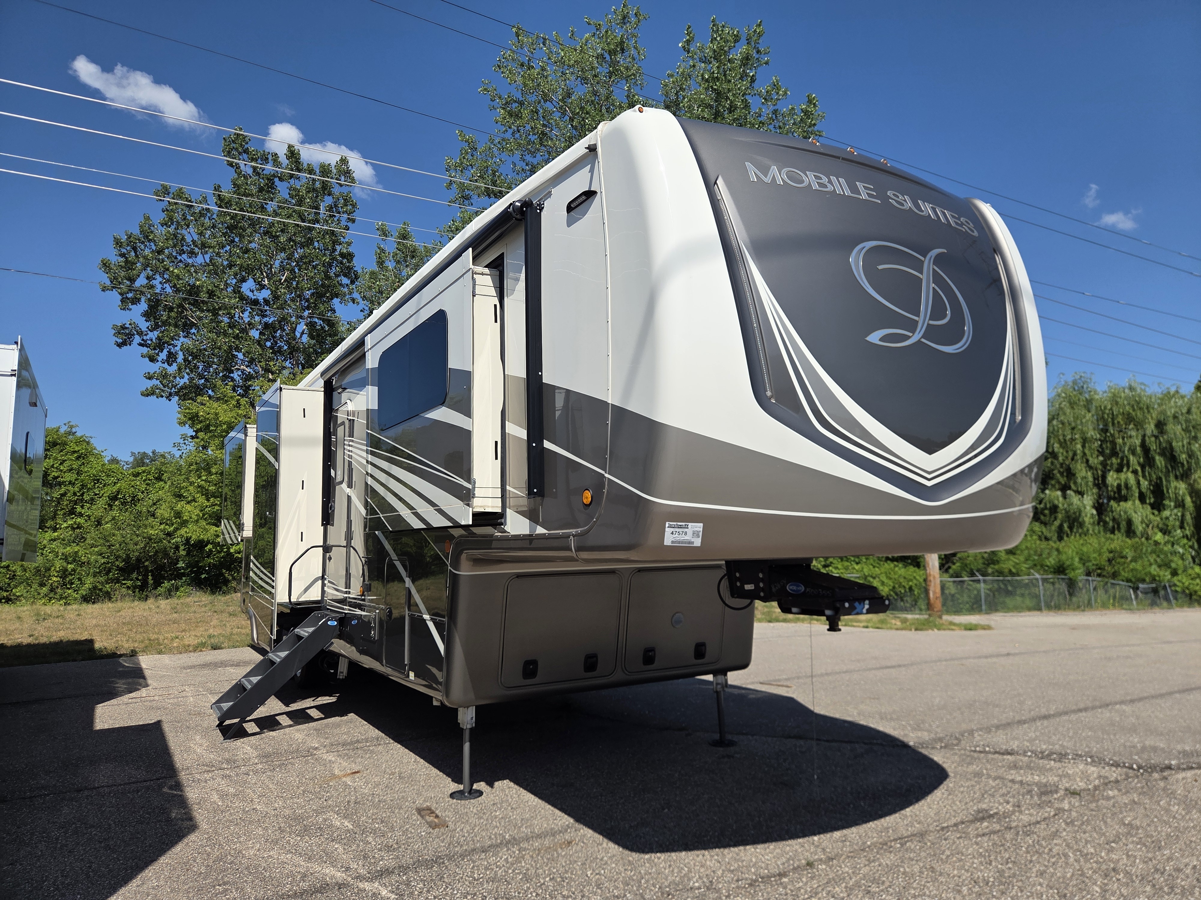 2022 DRV Mobile Suites 41FKMB in grand rapids MI