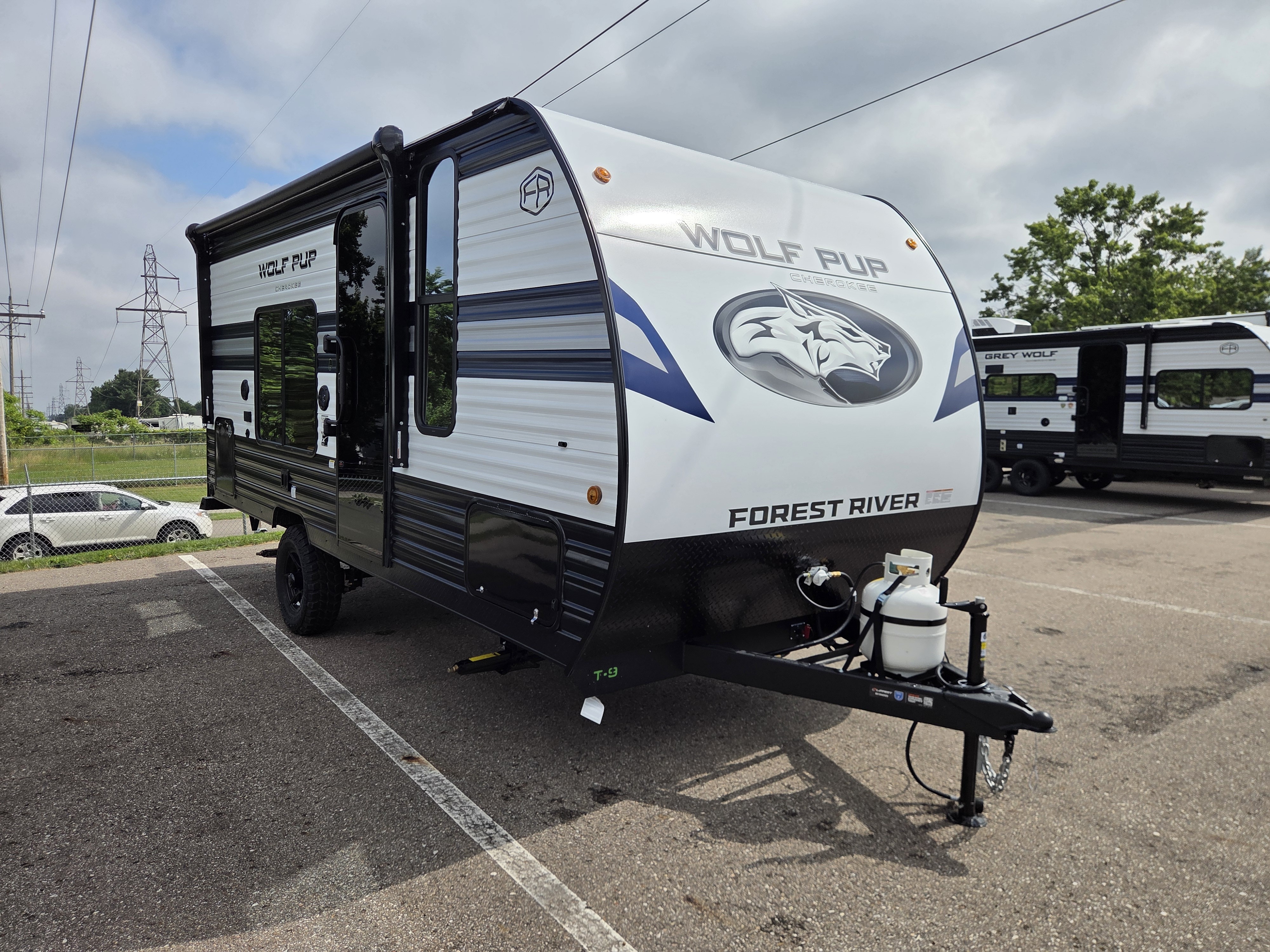 2027 Forest River Cherokee Wolf Pup 16FQW in grand rapids MI