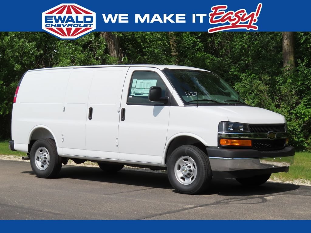 2026 CHEVROLET Express Cargo Van in Oconomowoc, WI