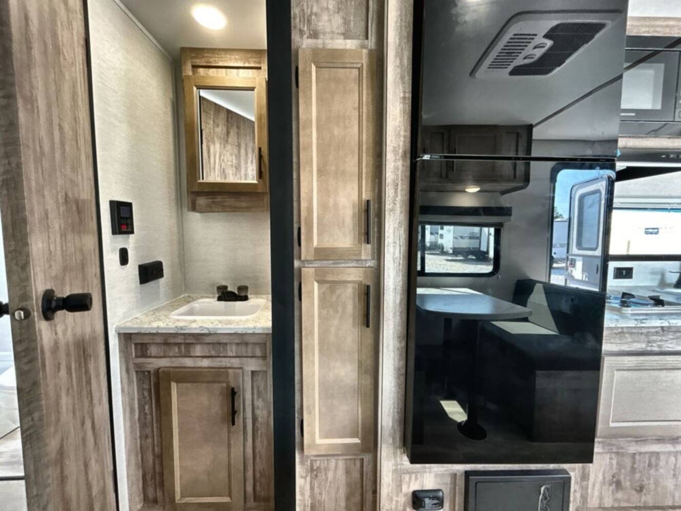 A photo of this 2025 Gulf Stream Ameri-Lite Ultra-Lite 248BH