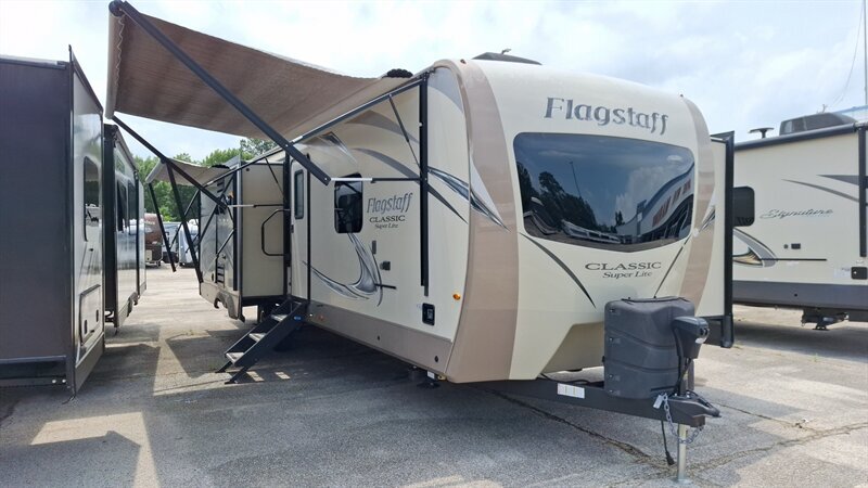2018 Forest River FLAGSTAFF CLASSIC SUPER LITE 8320KBS in liberty TX