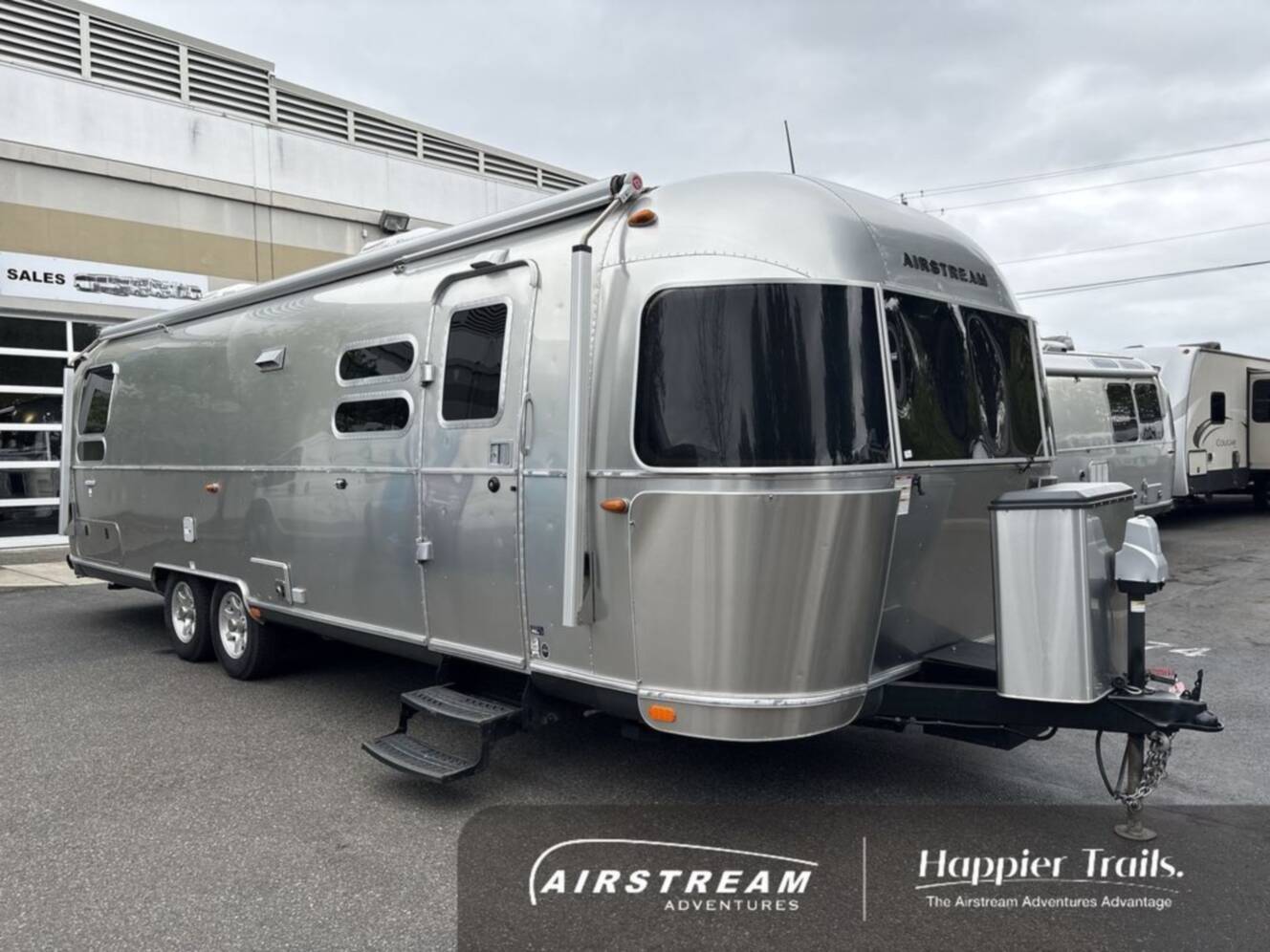 A photo of this 2016 Airstream International 30RBQ