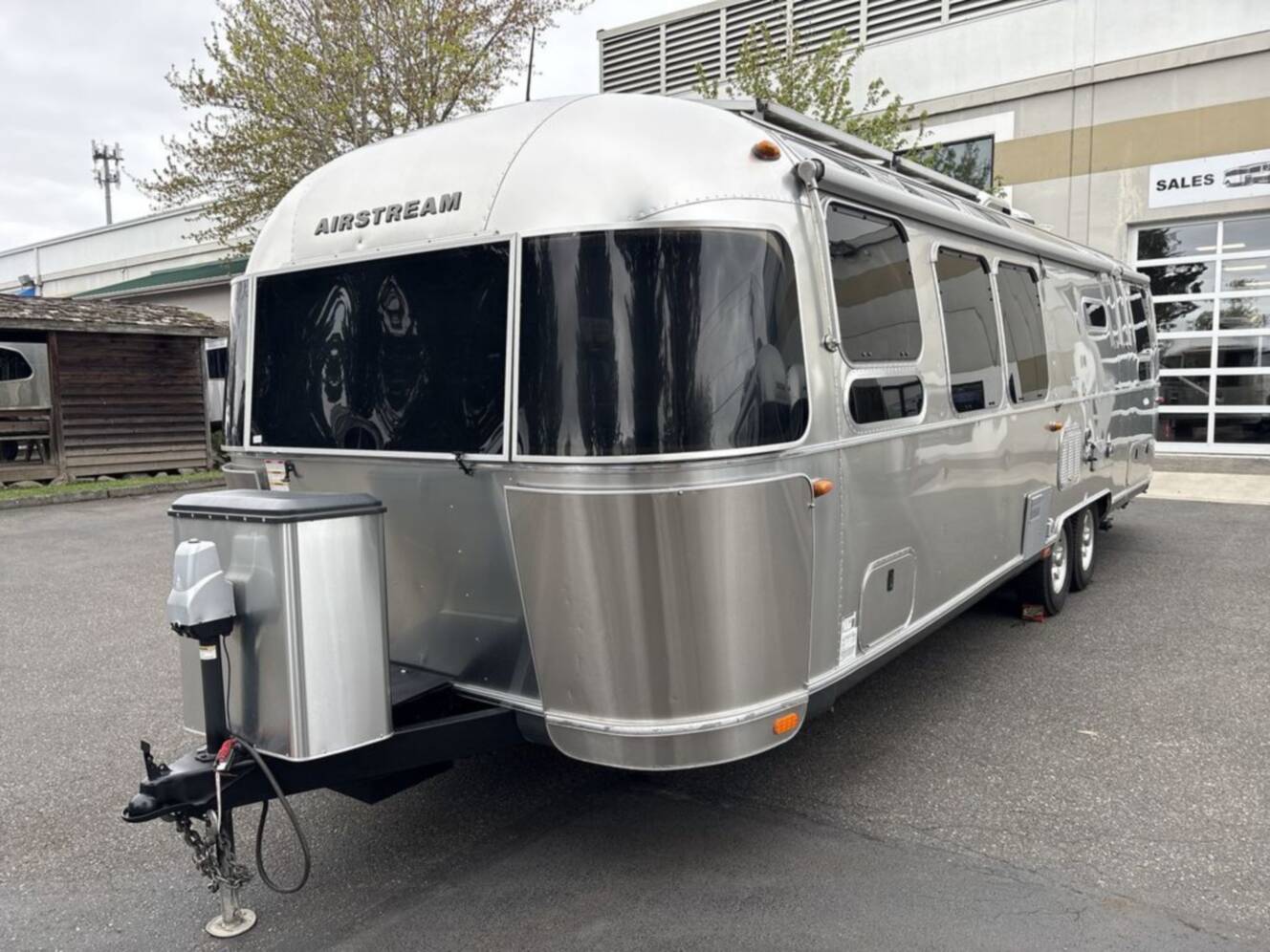 A photo of this 2016 Airstream International 30RBQ