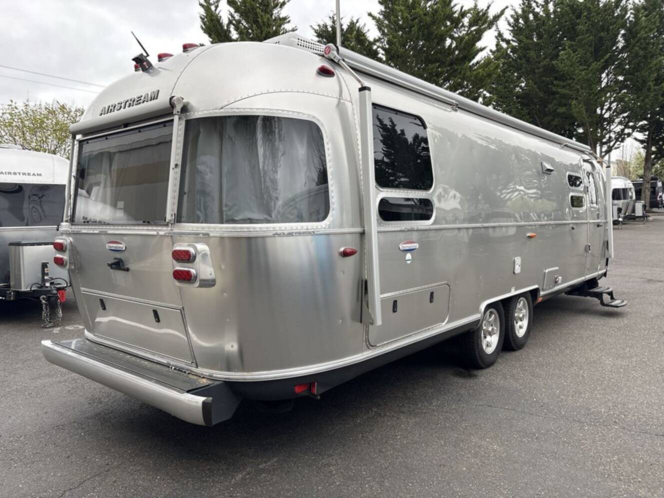 A photo of this 2016 Airstream International 30RBQ