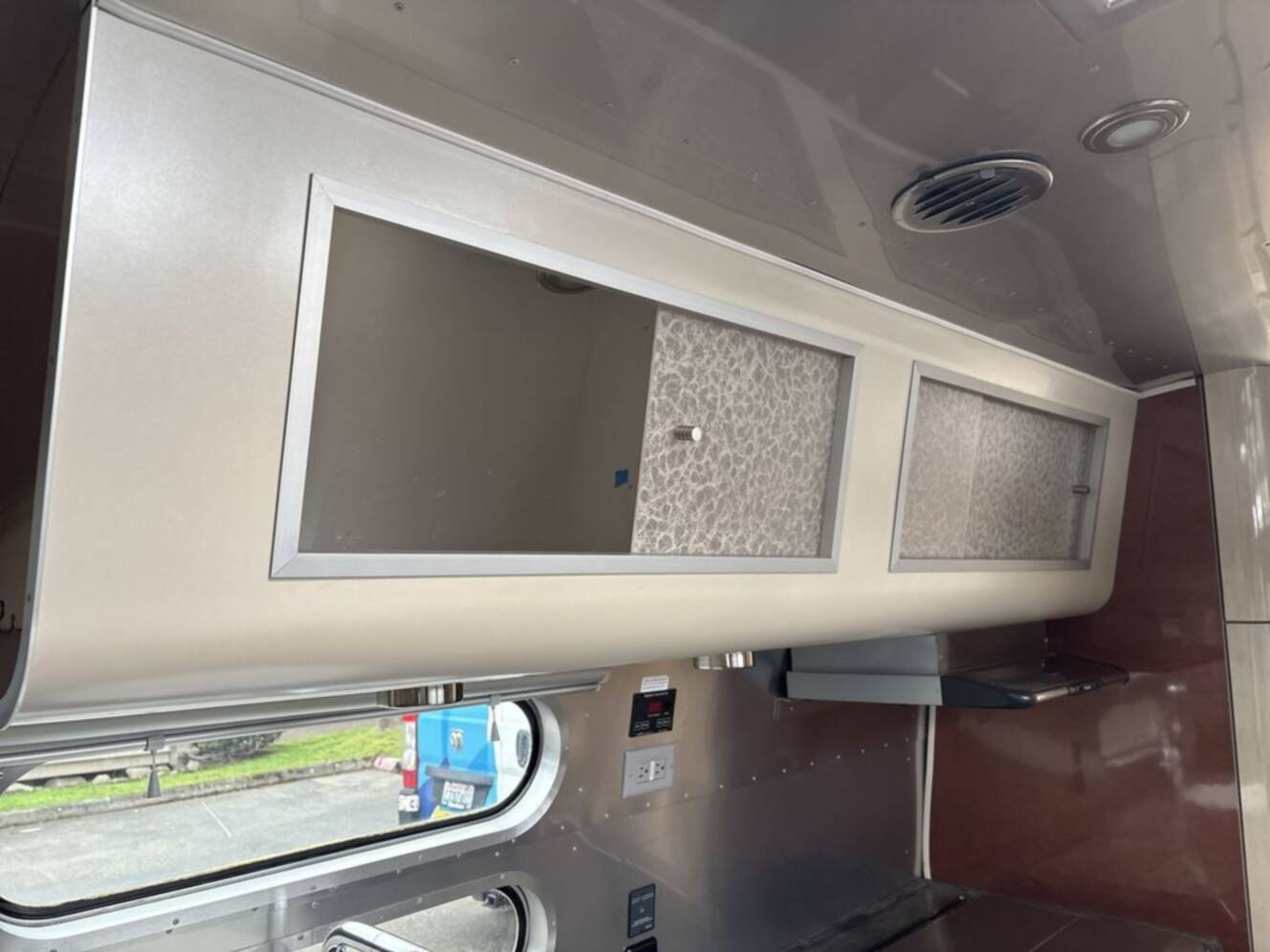 A photo of this 2016 Airstream International 30RBQ