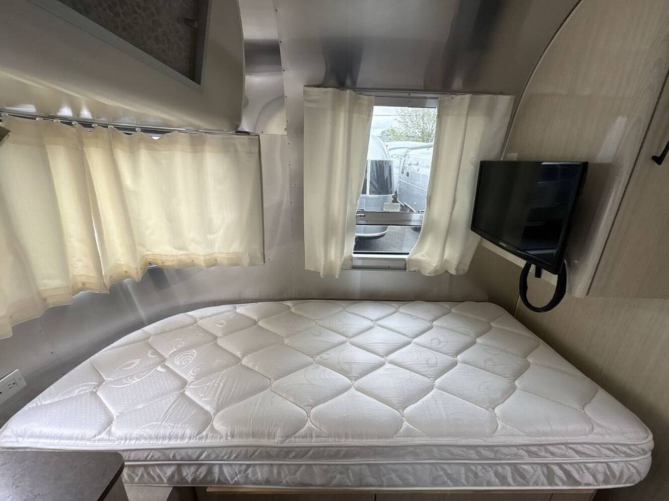 A photo of this 2016 Airstream International 30RBQ