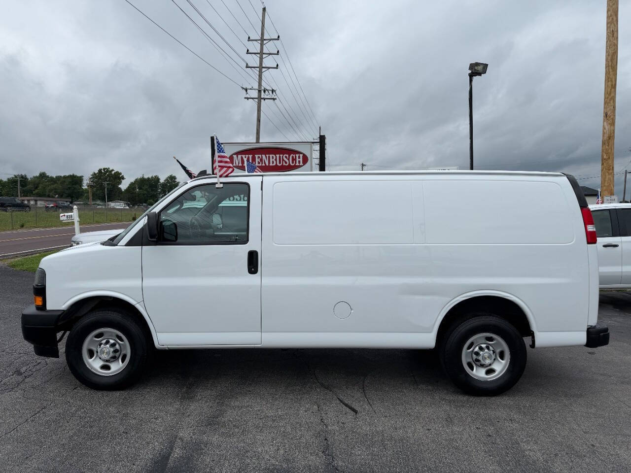 2022 CHEVROLET Express in O Fallon, MO
