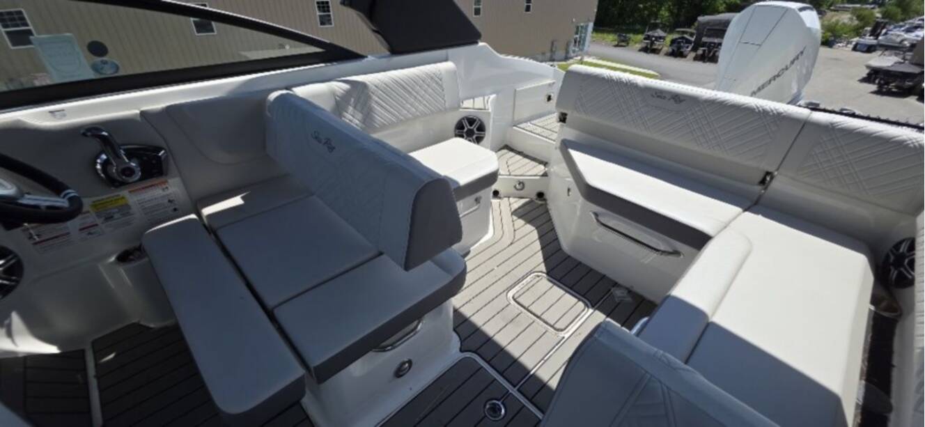 A photo of this 2026 Sea Ray SDX 250 Outboard