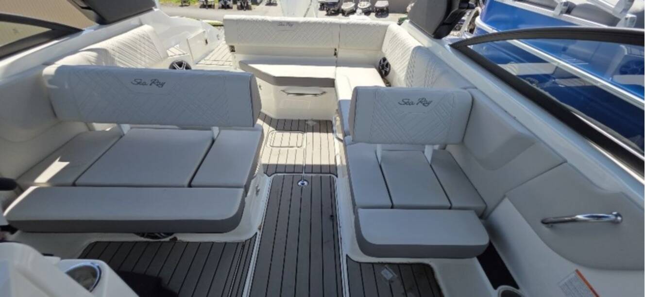A photo of this 2026 Sea Ray SDX 250 Outboard