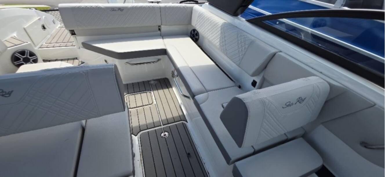 A photo of this 2026 Sea Ray SDX 250 Outboard
