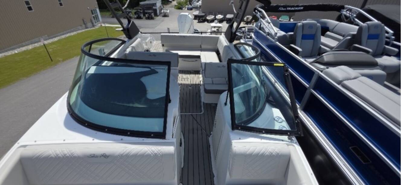 A photo of this 2026 Sea Ray SDX 250 Outboard