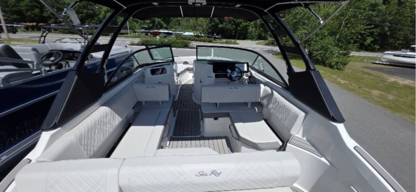A photo of this 2026 Sea Ray SDX 250 Outboard