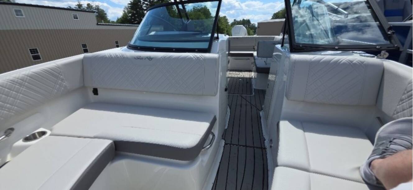 A photo of this 2026 Sea Ray SDX 250 Outboard