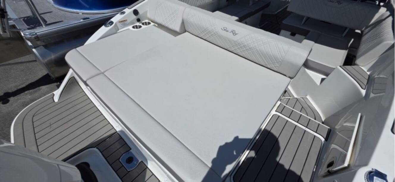 A photo of this 2026 Sea Ray SDX 250 Outboard