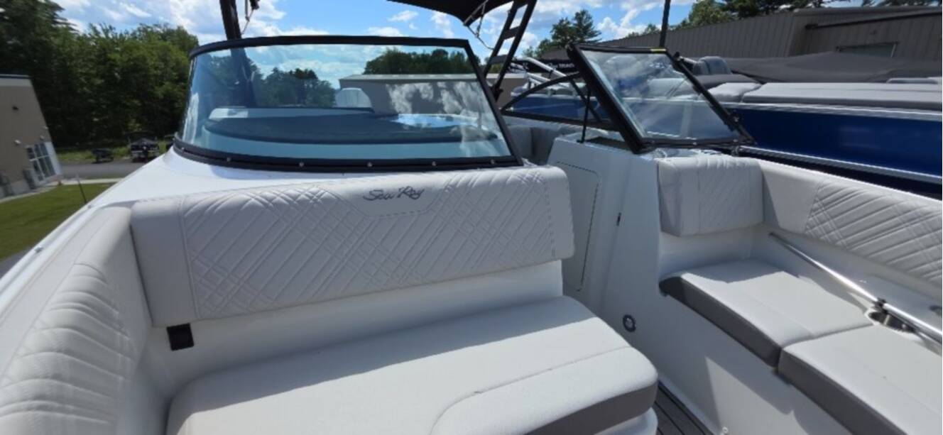 A photo of this 2026 Sea Ray SDX 250 Outboard