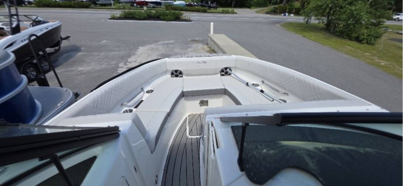 A photo of this 2026 Sea Ray SDX 250 Outboard