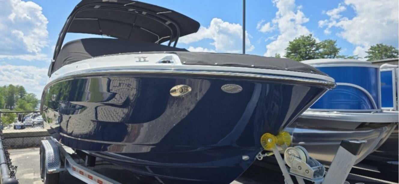 A photo of this 2026 Sea Ray SDX 250 Outboard