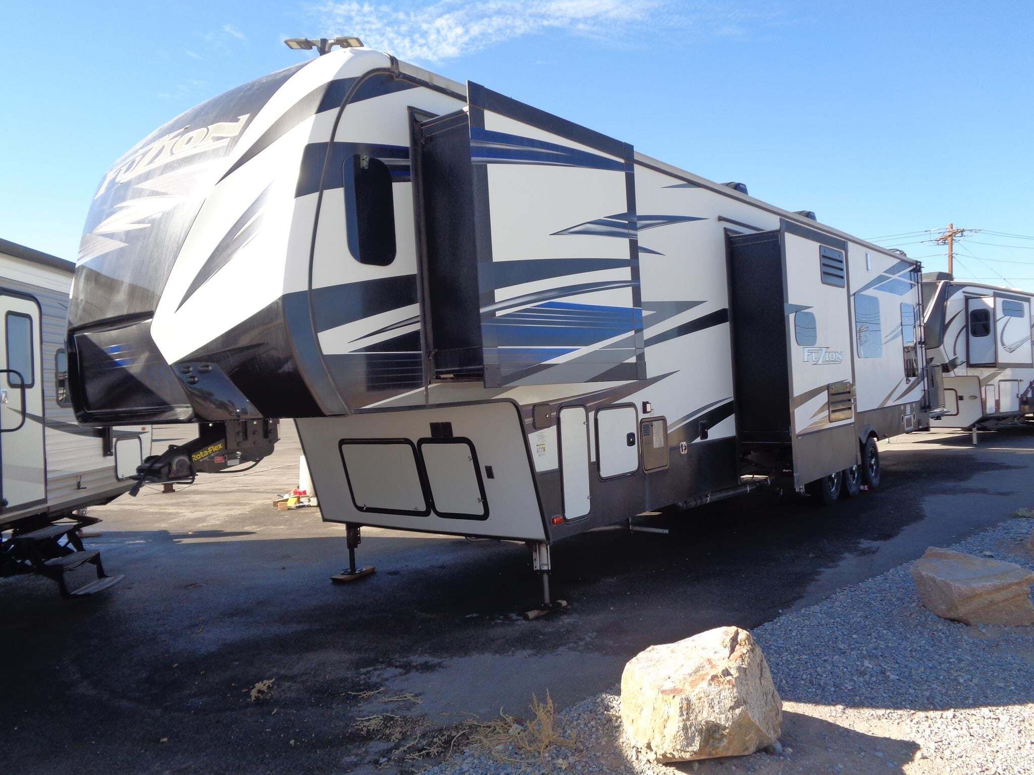 2019 Keystone Rv Co FUZION 419 Fifth Wheel Toy Hauler RV