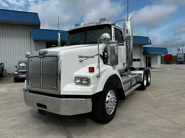 2020 WESTERN STAR 4700 in San Antonio, TX