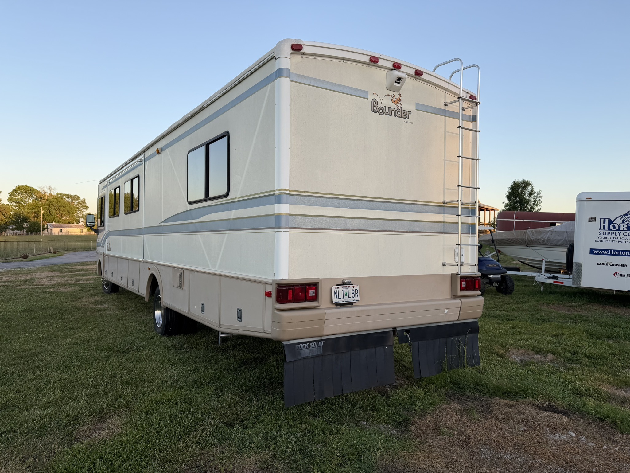 1999 Fleetwood BOUNDER 36S in walnut grove MO