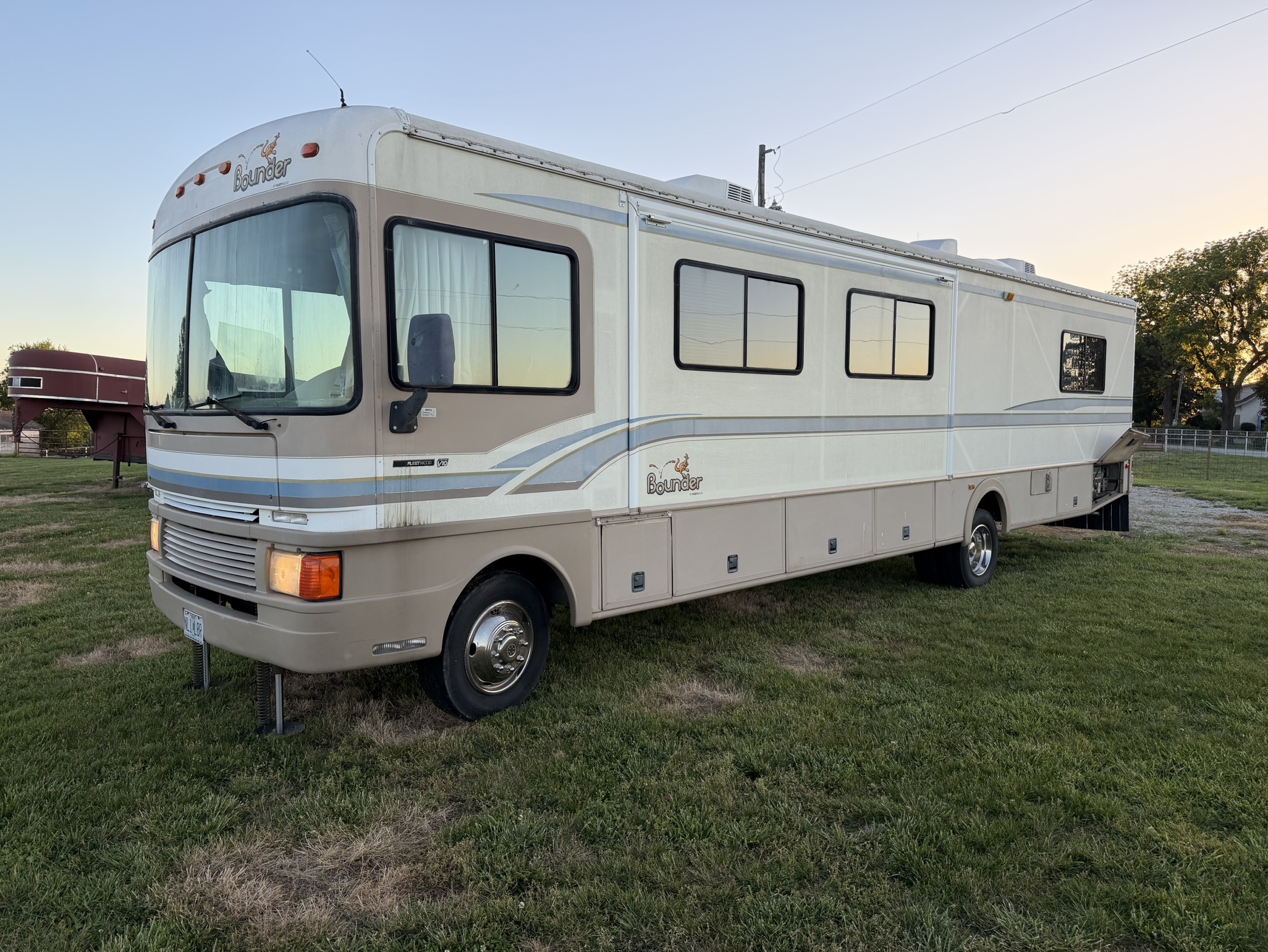 1999 Fleetwood BOUNDER 36S in walnut grove MO