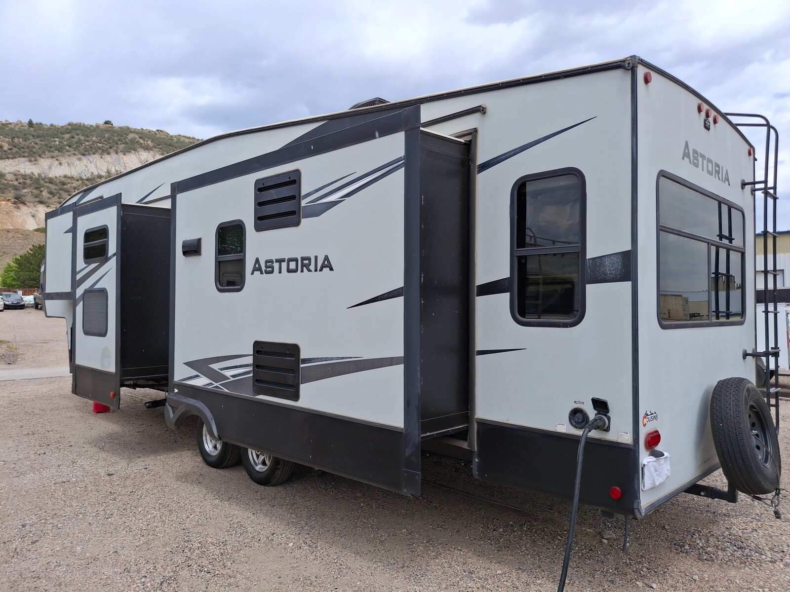 2019 Dutchmen ASTORIA 3273MBF in golden CO